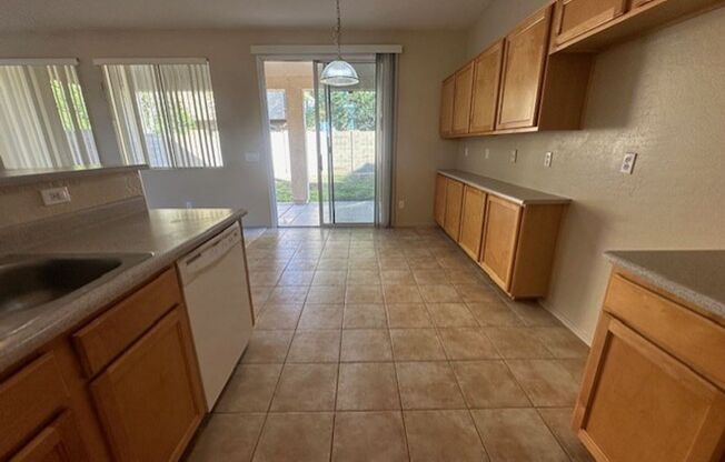 3 beds, 2 baths, $2,095