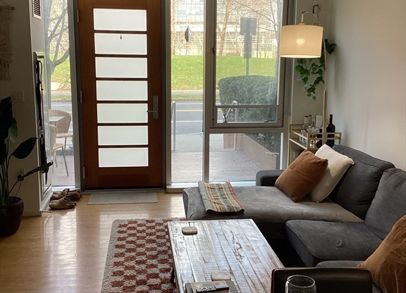 1 bed, 1.5 baths, 948 sqft, $4,150, Unit 133