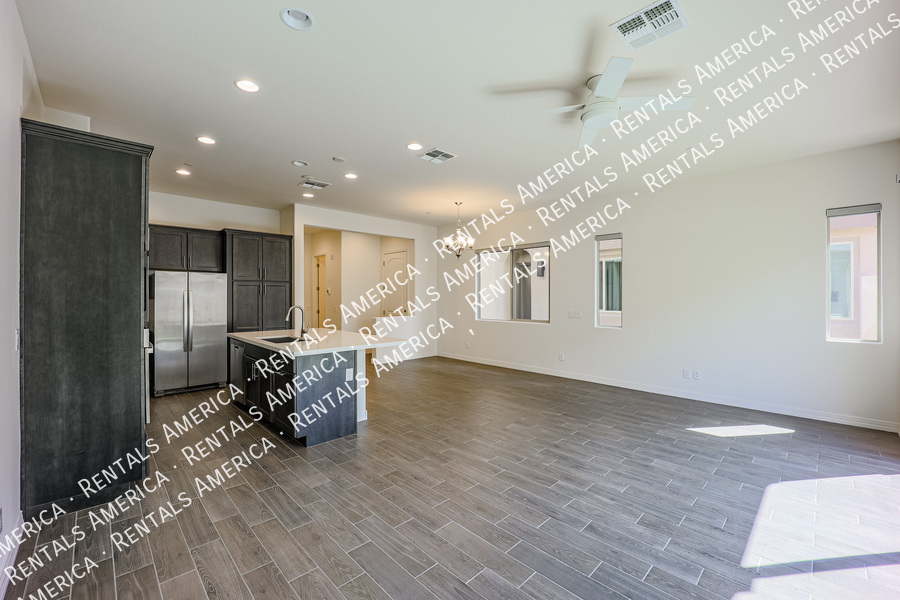 7441 E VIA DE LUNA DR