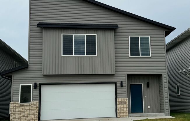 4-bedroom, 3-bathroom West Fargo Single-Family Home w/ 2 Stall Garage