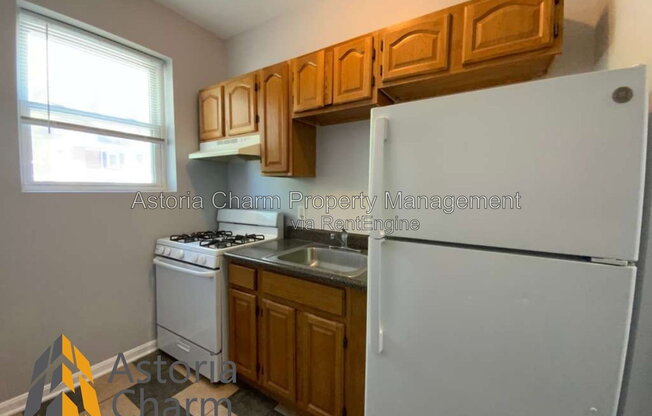 2210 Roslyn Ave