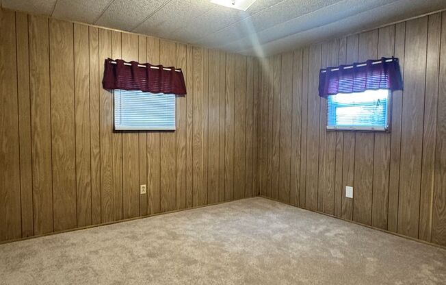 West side 2br with washer/dryer hookup!