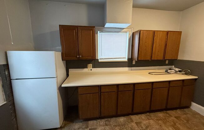 3 beds, 1 bath, $1,200