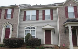 Lovely 3 Bed/2.5 Bath Townhome in Talbert Townes - Enclosed Patio - Community Pool