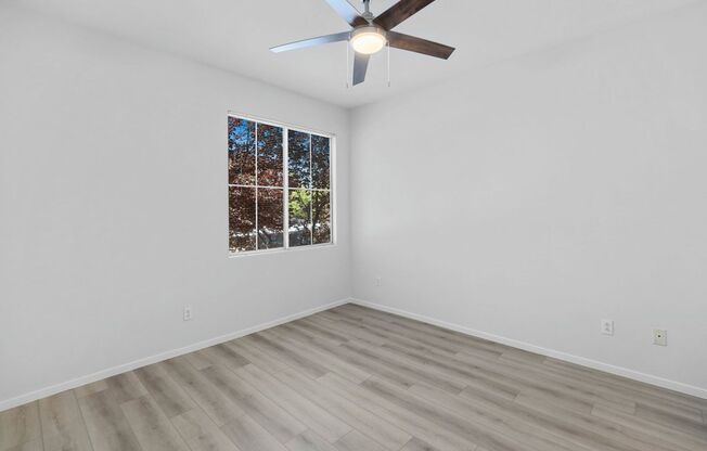*VERY NICE CONDO IN GATED COMMUNITY !