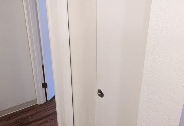 1 bed, 1 bath, 700 sqft, $1,295, Unit #28