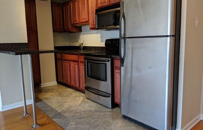 1 bed, 1 bath, 700 sqft, $2,000, Unit 418-1211