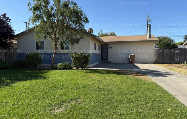 4 bedroom/ 1 bathroom near schools, park, and shopping centers.