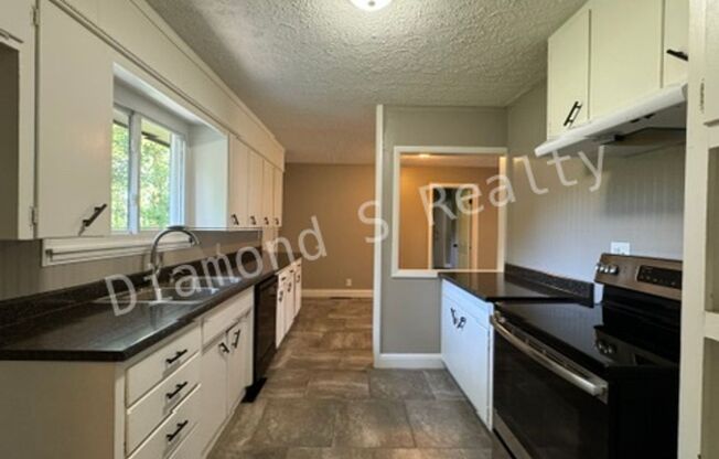 4 beds, 2 baths, $1,500