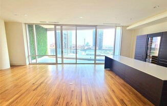 2408 Victory Park Lane