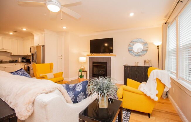2 beds, 2 baths, 1,000 sqft, $7,800, Unit 4