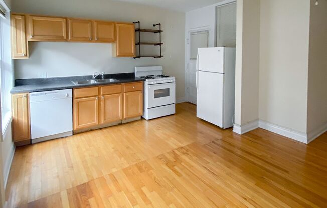 2 beds, 1 bath, 850 sqft, $1,850, Unit 2000-2C