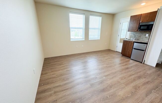 Studio, 1 bath, 160 sqft, $1,395, Unit 557