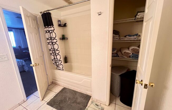 2 beds, 2 baths, $1,900, Unit Unit 304