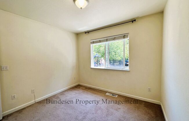 2 beds, 1 bath, $2,700