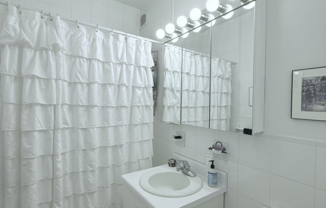 1 bed, 1 bath, $4,495, Unit 5B