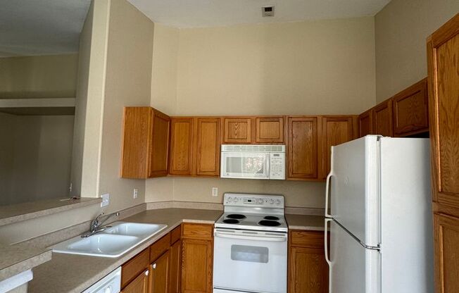 2 Bedroom 2 Bathroom Condo!