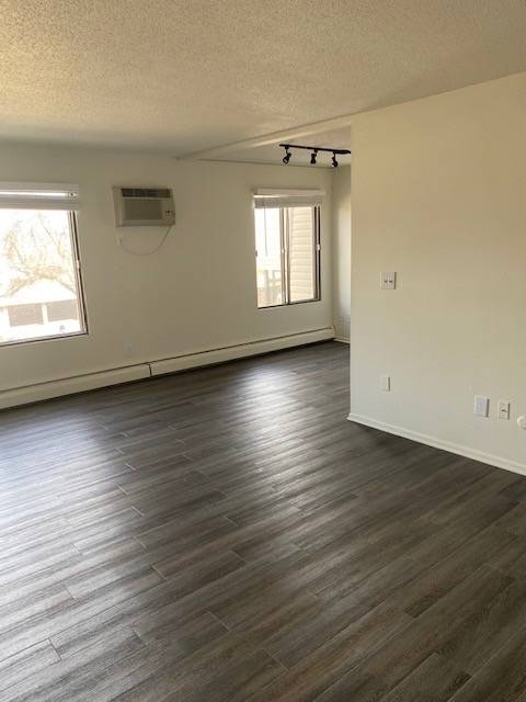 Eagle Pointe | Upgraded Floors & Living Area