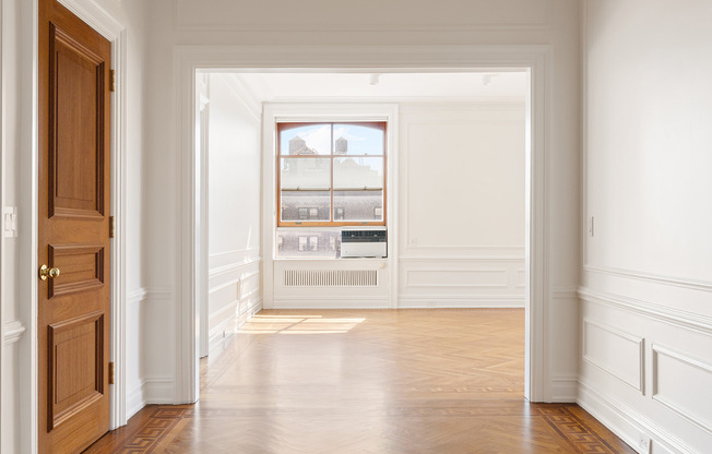 225 W 86 ST