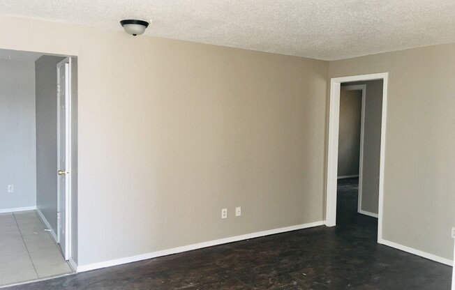 3 beds, 1 bath, $1,100