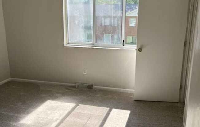 2 Bedroom In Bond Hill