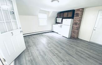 1 bed, 1 bath, $1,100, Unit 3