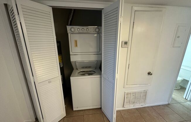 GREAT 2/2.5 Townhome Near UCF! Available Now!