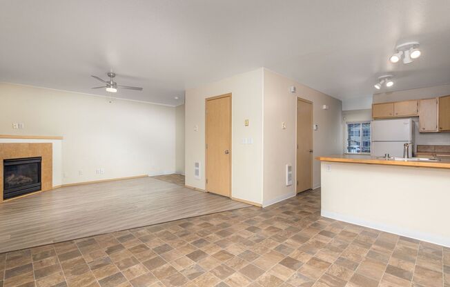4 beds, 2.5 baths, 1,545 sqft, $2,395, Unit J8