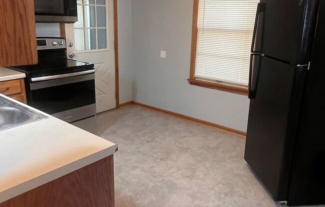 2 beds, 1 bath, $1,050