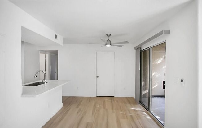 3 beds, 2 baths, $1,570, Unit # 2084