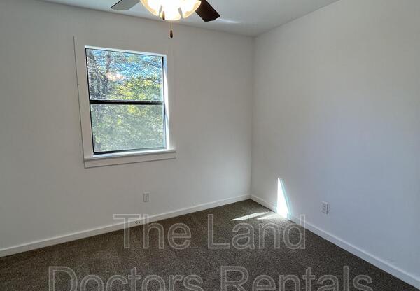 3 beds, 2 baths, $1,400