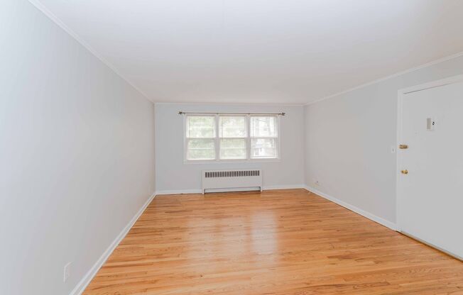 2 beds, 1 bath, $1,895, Unit V-18-3