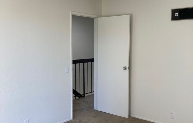 2 beds, 1.5 baths, 925 sqft, $2,395, Unit Thorne #06