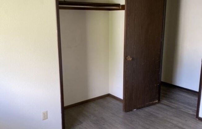 3 beds, 2 baths, $1,600, Unit 2104