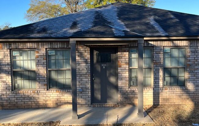 NEW CONSTRUCTION 3 bed 2 bath duplex