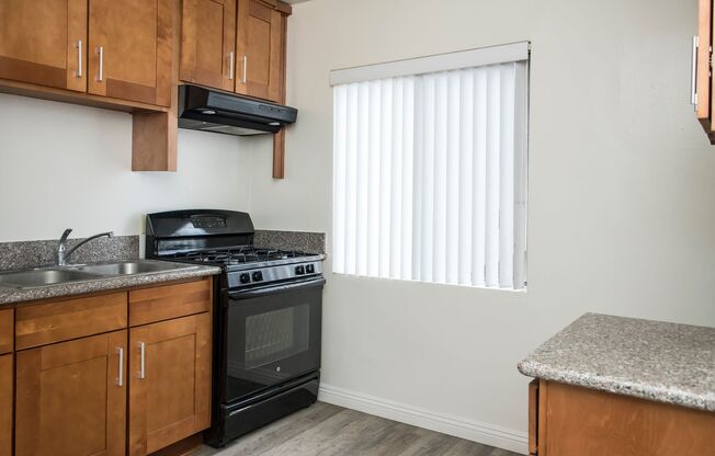 Studio, 1 bath, 344 sqft, $1,595, Unit 32