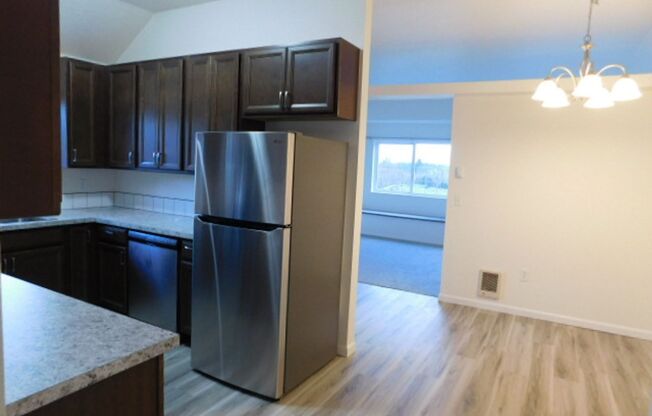 3 beds, 2 baths, 1,560 sqft, $1,995, Unit 5255