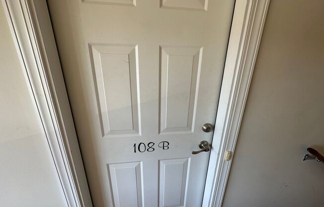 Upper Level Apartment in Wyndhurst