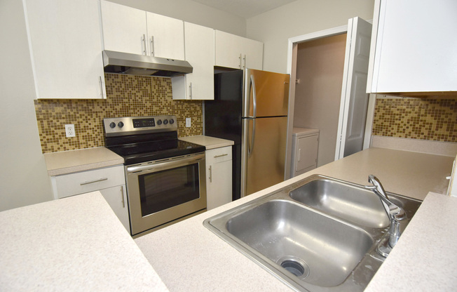 Beautiful 3-Bedroom, 2-Bath Condo in Gated Courtney Landing – Prime Lee Vista Location!
