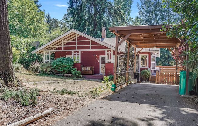 Charming 3 bed, 2 bath Craftsman Cottage in the Heart of Oak Grove