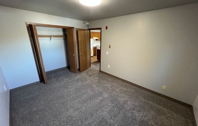 1 bed, 1 bath, 1 sqft, $995, Unit 1038 Fond du Lac Ave Unit 207