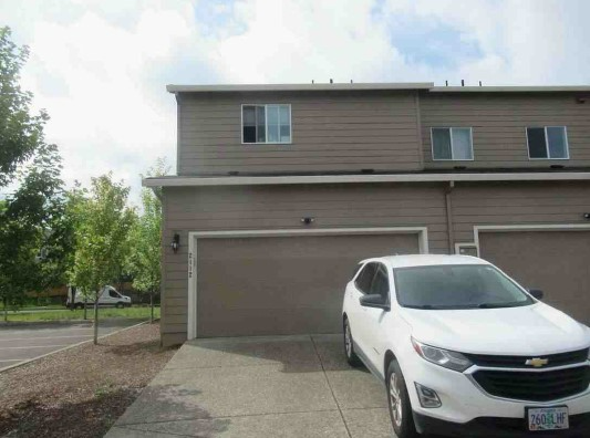 2112 NE 4 SEASONS LN