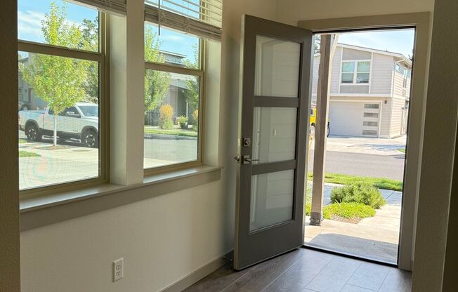 3 beds, 2 baths, 1,281 sqft, $2,495, Unit 75 NE Cessna Dr #1