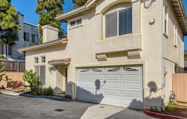 1458 HOLLY AVE