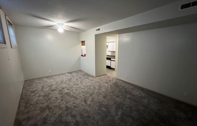 1 bed, 1 bath, $898, Unit 415 N 41st Avenue Unit #B5