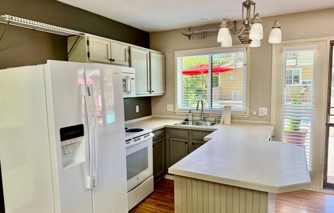 Charming 2 bed, 1 bath Edmonds Apartment Home $2300/mo.