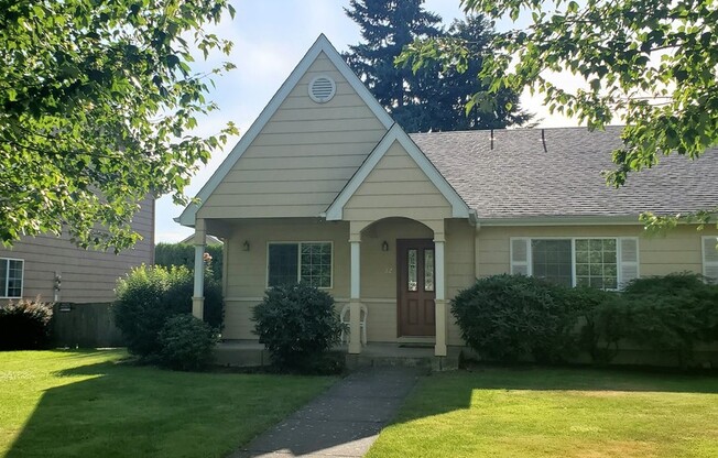 3 Bedroom Duplex with Large Yard