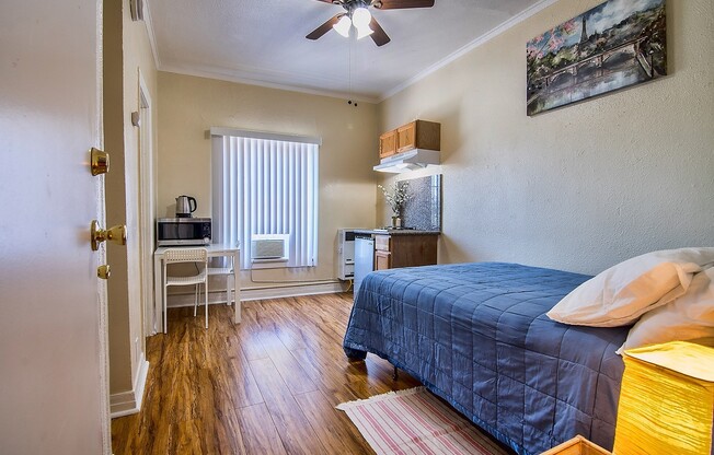 Studio, 1 bath, 164 sqft, $1,095.42, Unit 302