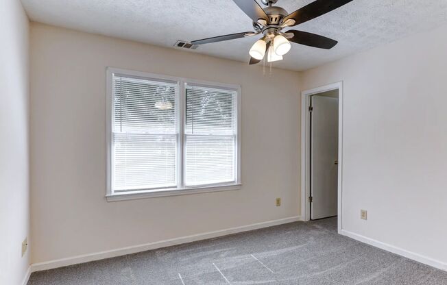 2 beds, 1 bath, 940 sqft, $1,325, Unit E7