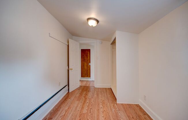 2 beds, 1 bath, $1,025, Unit 521 N Chicago St